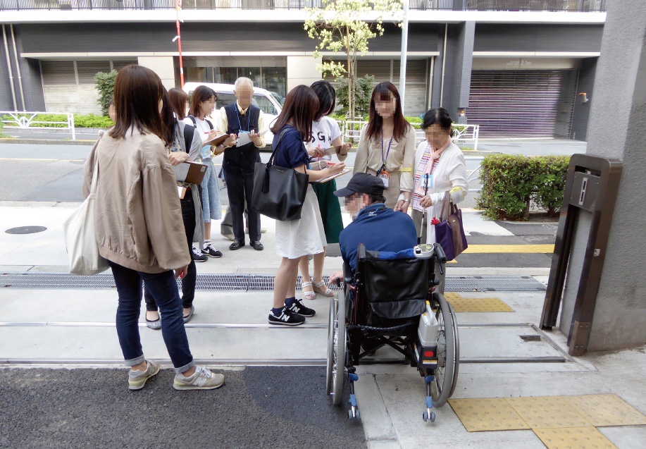 まち歩き点検の模様【写真】