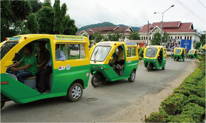 >ルアンプラバン市に導入した電気三輪自動車【写真】