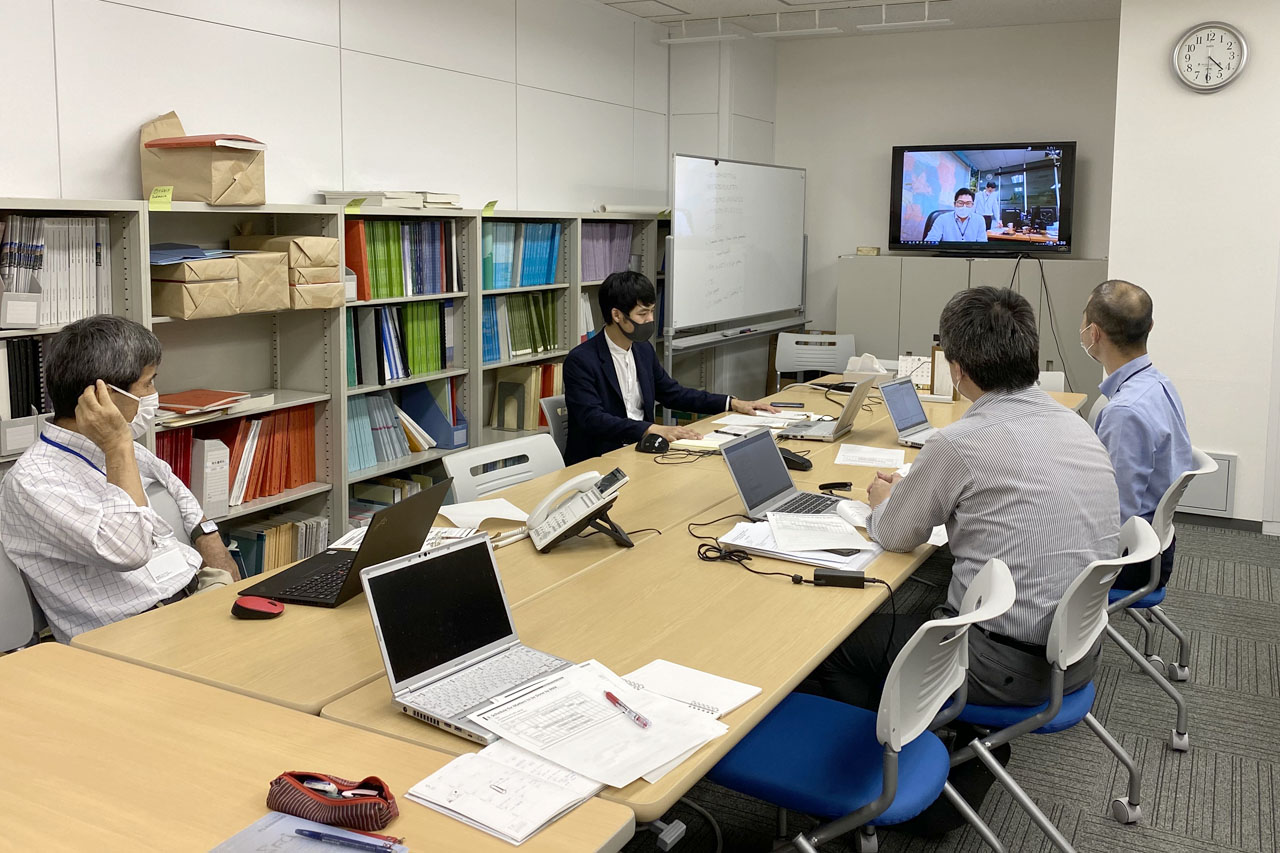 写真:東京からのウェブ会議の様子