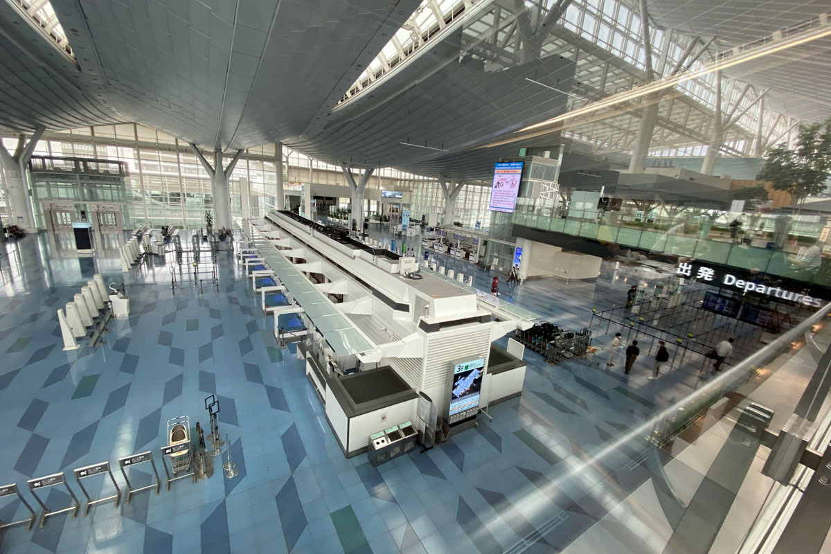 写真：人のいない羽田空港国際ターミナルの様子