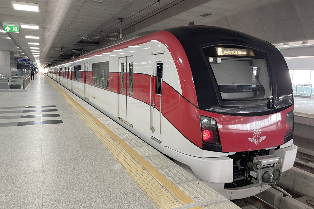 写真:日本の支援により、2021年に開通したレッドラインの車両