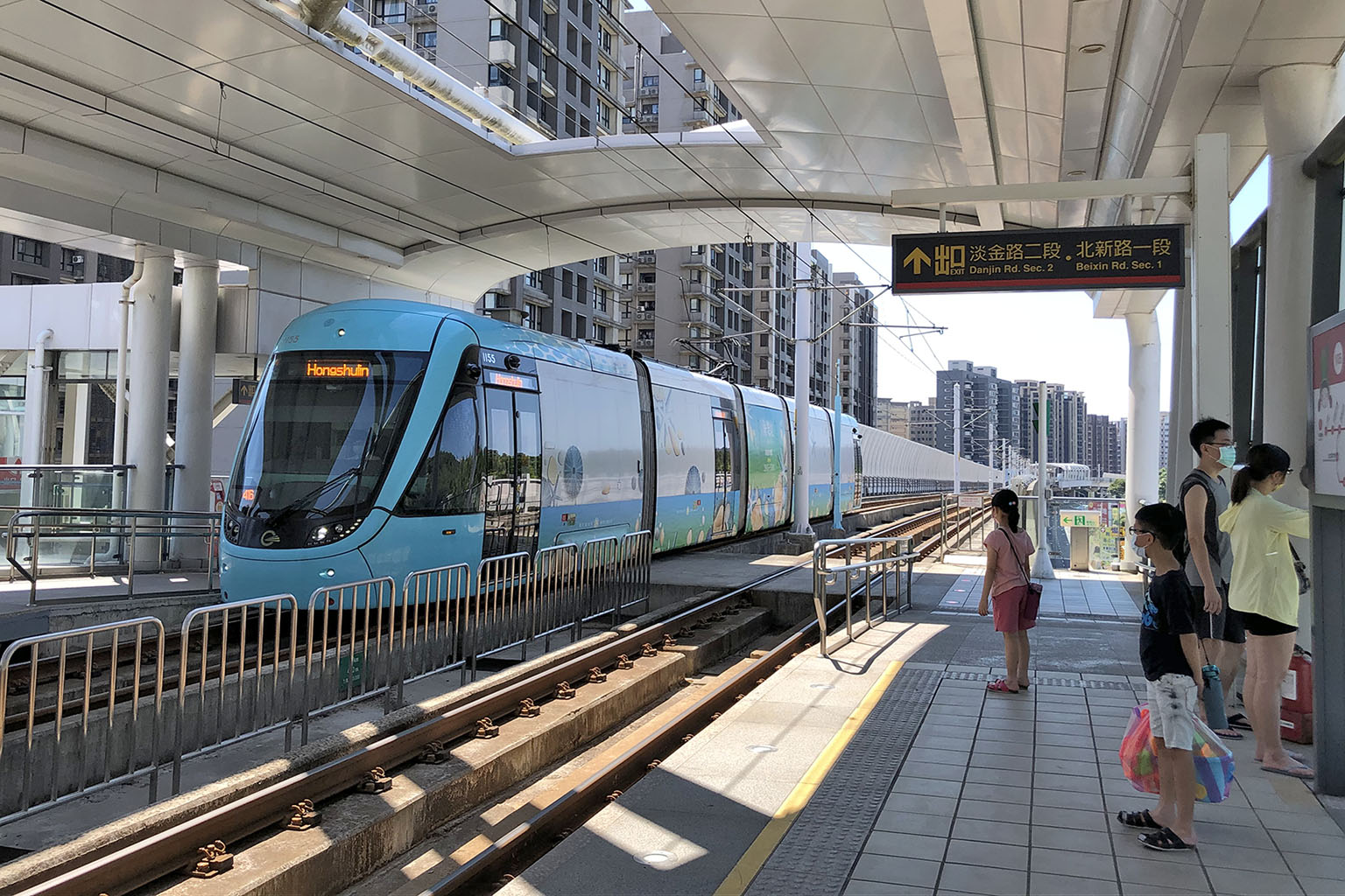 写真:淡海軽軌(淡海LRT)の駅の様子