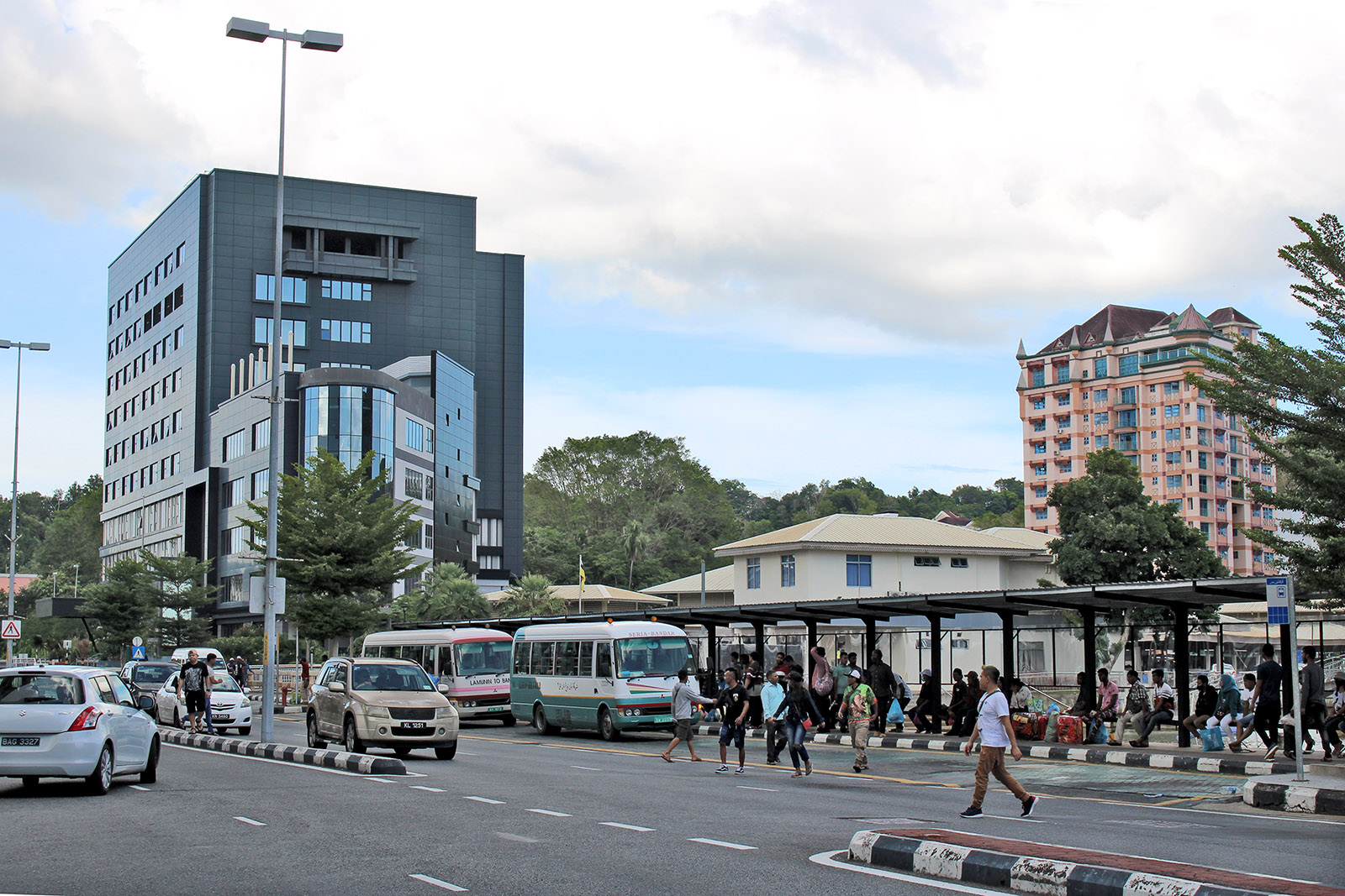 写真：ダッカ市内でプレ開業中のMRT6号線