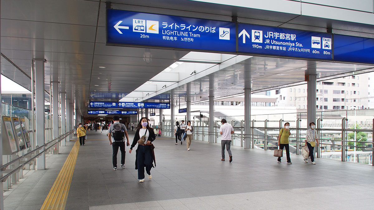 写真：東口歩行者デッキ