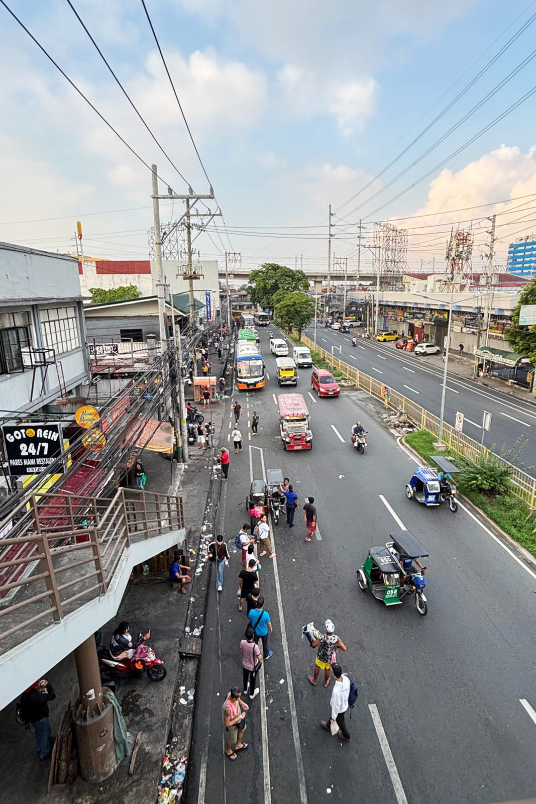 写真：マニラの路上空間