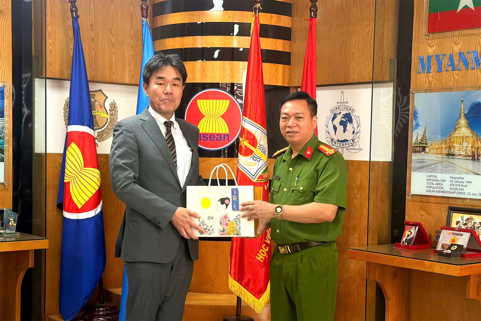 photo：Courtesy call