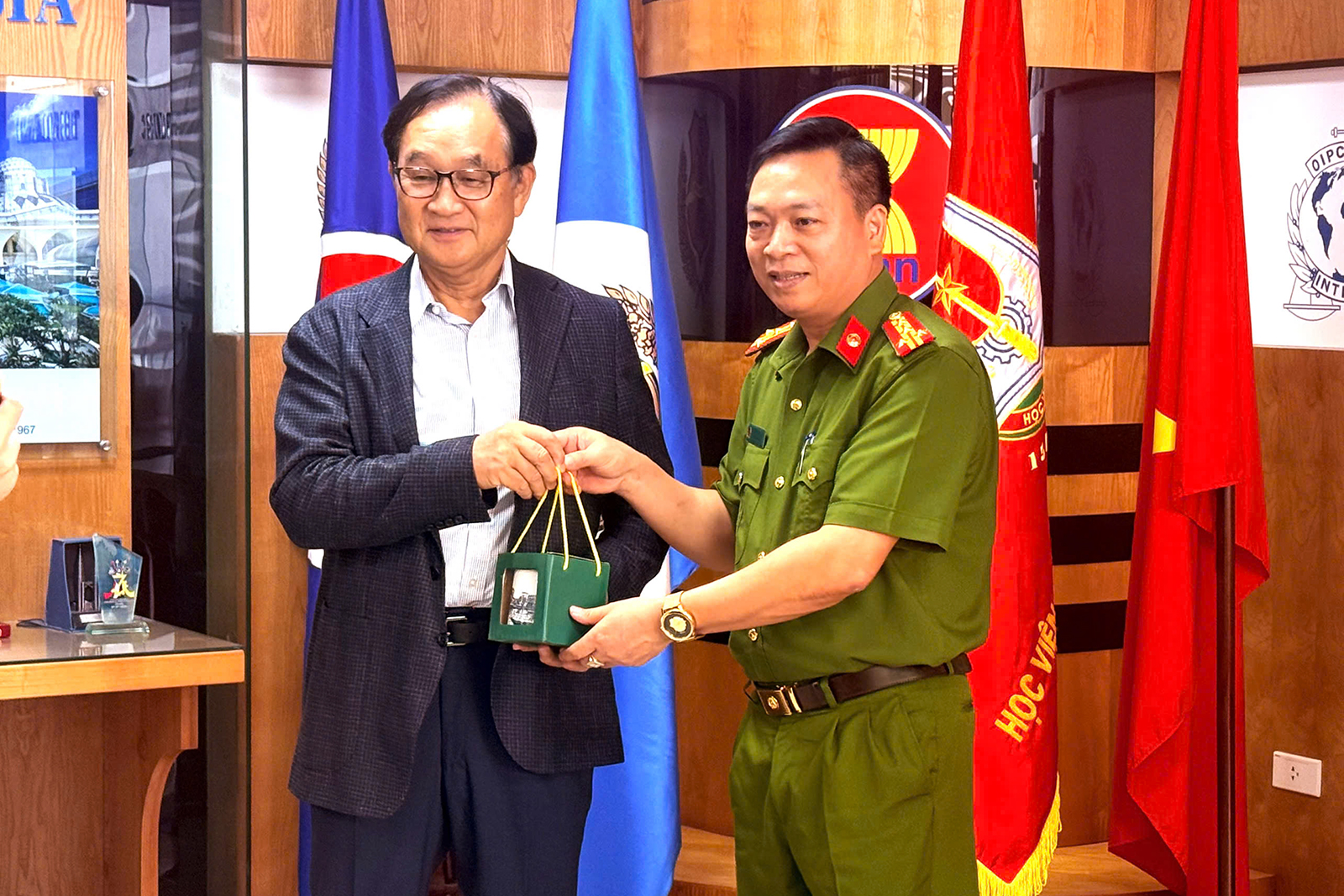 photo：Courtesy call